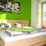 Denggnhof Farm stay Weisspriach